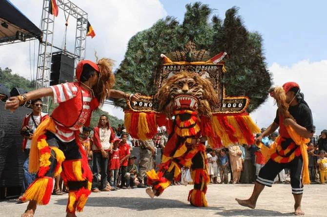 9 Warisan Budaya Indonesia yang Hampir Punah